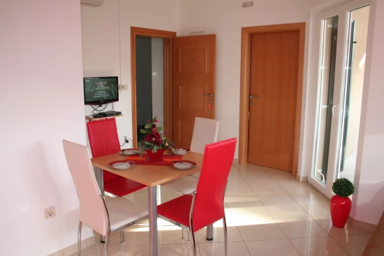 Apartmán Střední Dalmácie - Okrug Gornji DA 10215 N1