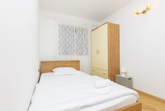 Apartmán Střední Dalmácie - Dugi Rat DA 10542 N1