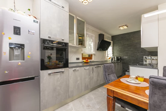 Apartmán Střední Dalmácie - Dugi Rat DA 10542 N1