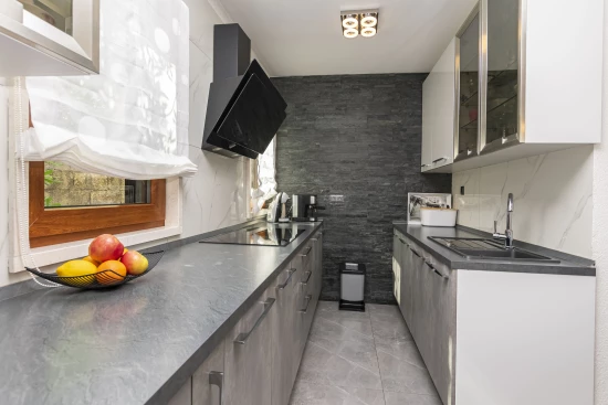 Apartmán Střední Dalmácie - Dugi Rat DA 10542 N1