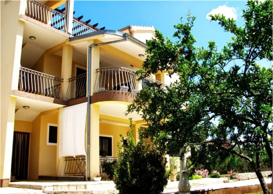 Apartmán Severní Dalmácie - Tribunj (Vodice) DA 10557 N1