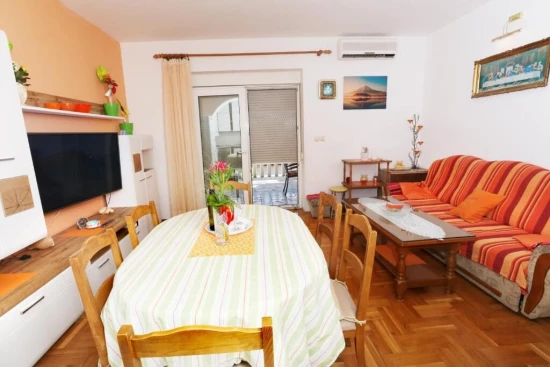 Apartmán Střední Dalmácie - Dugi Rat DA 17038 N1