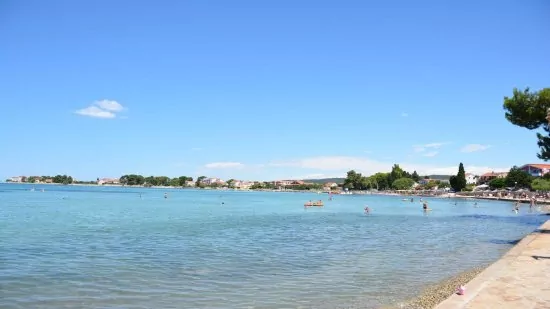 Pláž ve městě Sukošan.