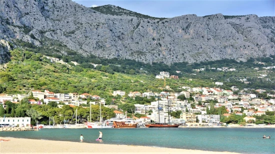 Omiš - pláž 180 m pěší chůzí.