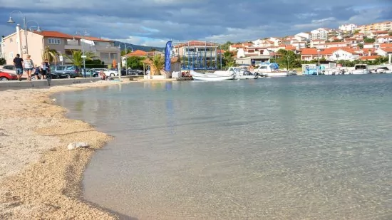 Beach at Port Rogoznica 400 m pěší chůzí.