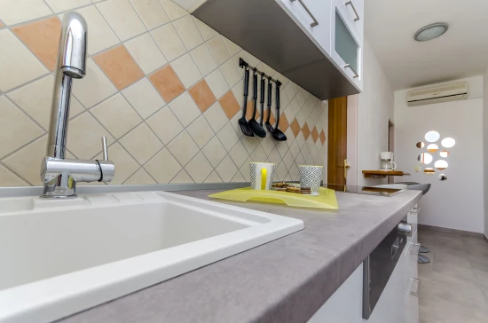 Apartmán Střední Dalmácie - Okrug Gornji DA 3310 N1