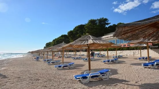 Oblázková pláž v centru města Primošten do 500 m od objektu.