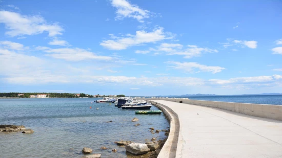 Pobřeží města Privlaka u Zadaru.