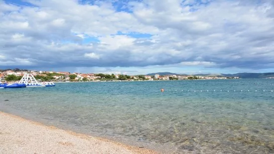 Pláž Rezalište ve městě Brodarica.