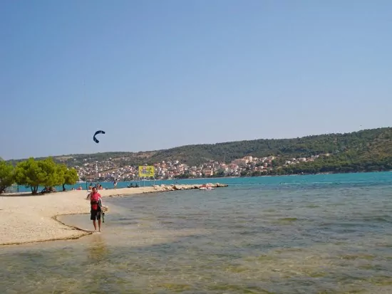 Pláž Pantan ve městě Trogir.
