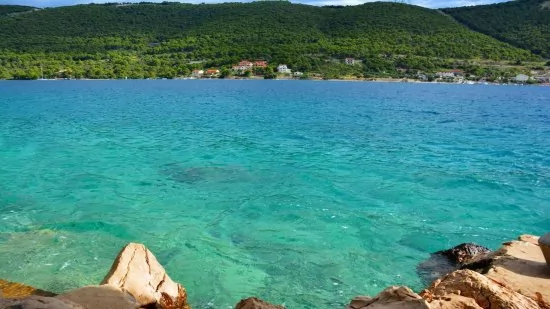 Grebaštica má nádherné a čisté moře.