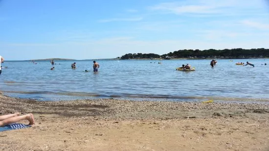 Medulin - písečná pláž 1 km od objektu.