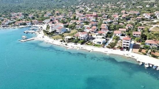 Vinišće - letecký pohled na pobřeží a zátoku (3 km od objektu).