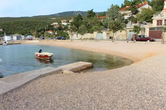 Jadranovo oblázková pláž.