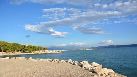 Crikvenica oblázková pláž 300 m.