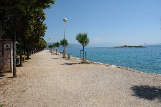 Plaža Lopar 1,3 km od objektu.