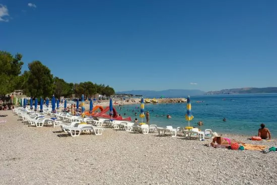 Plaža Lučica 1 km od objektu.