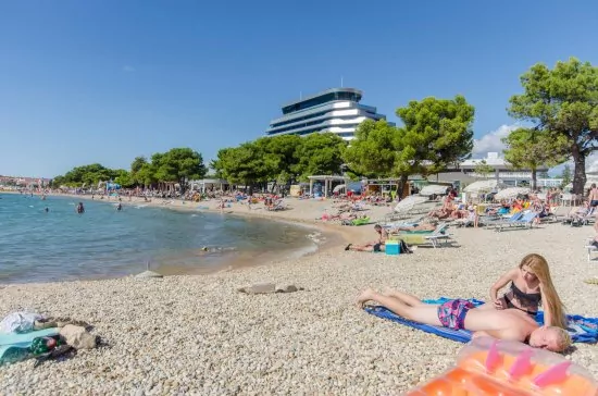 Pláže s pozvolným vstupem do moře ve městě Vodice.