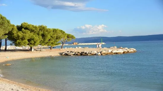 Crikvenica oblázková pláž pouze 20 m pěší chůzí.