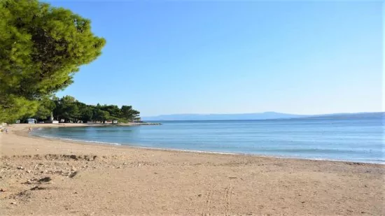 Crikvenica oblázková pláž pouze 20 m pěší chůzí.