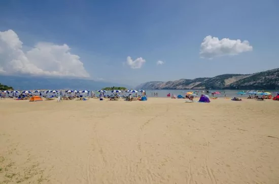 Lopar - písečná pláž jménem Rajska plaža.